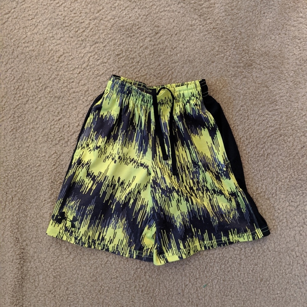 Under Armour boys shorts EUC
